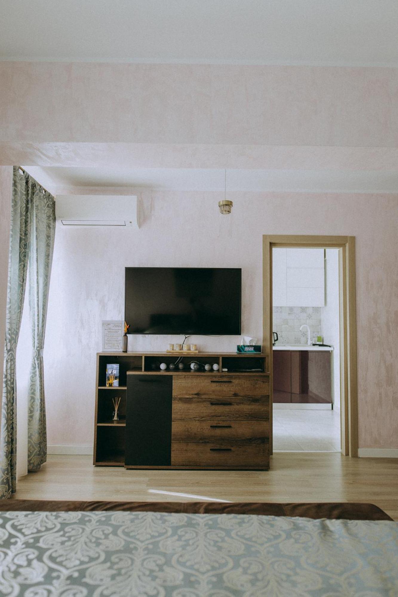 Dina Lux
